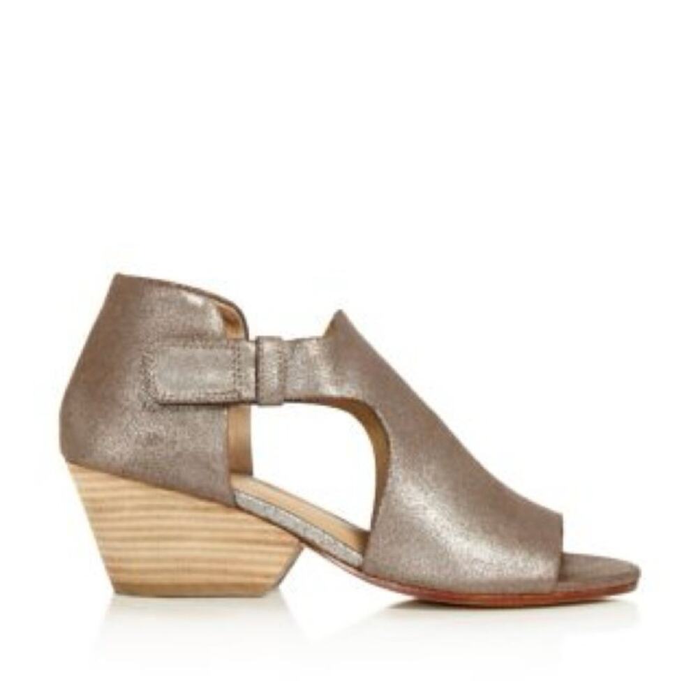 Eileen Fisher Iris Silver Metallic Leather Block Heel Sandals Size 7.5